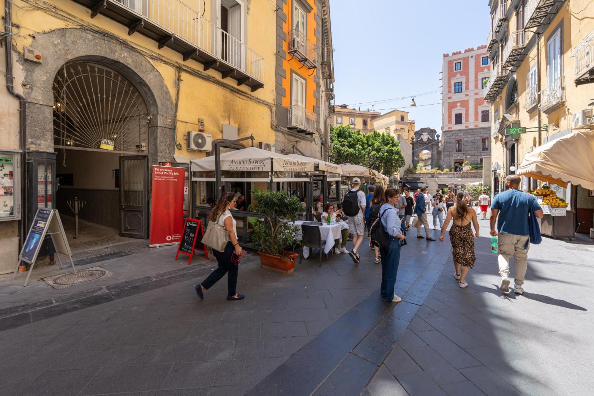 Aristocrat Chiaia Bridge Apartment Napoli Exterior foto